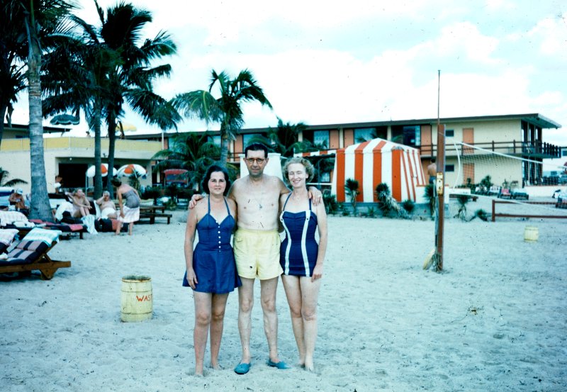 Beach behind Bon-Aire Motel