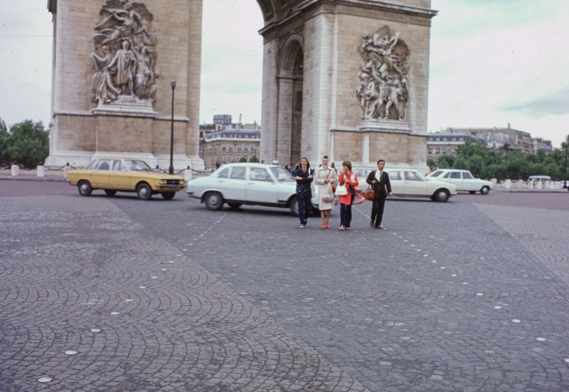 Crossing at l'Étoile
