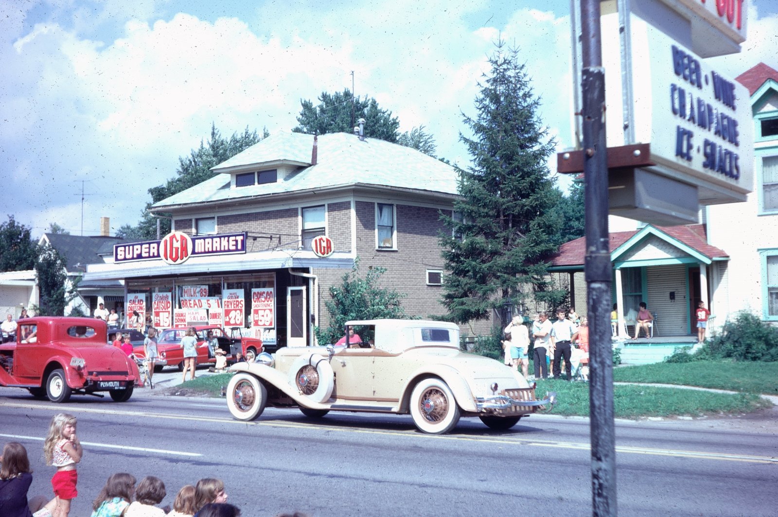 Past the Super IGA