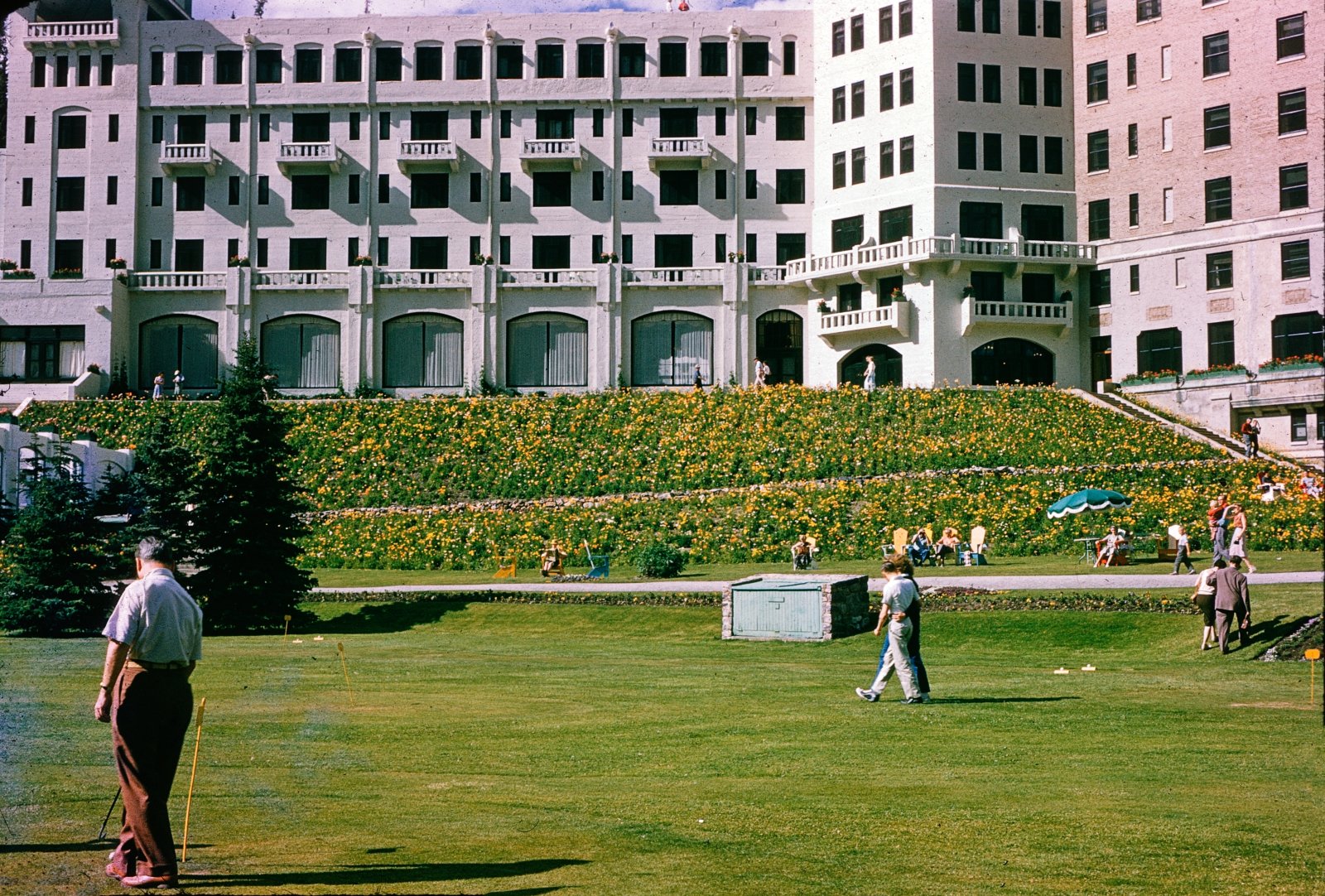 Lakeside Lawn, Chateau Lake Louise