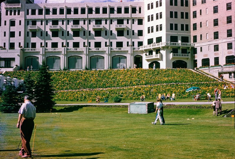Lakeside Lawn, Chateau Lake Louise